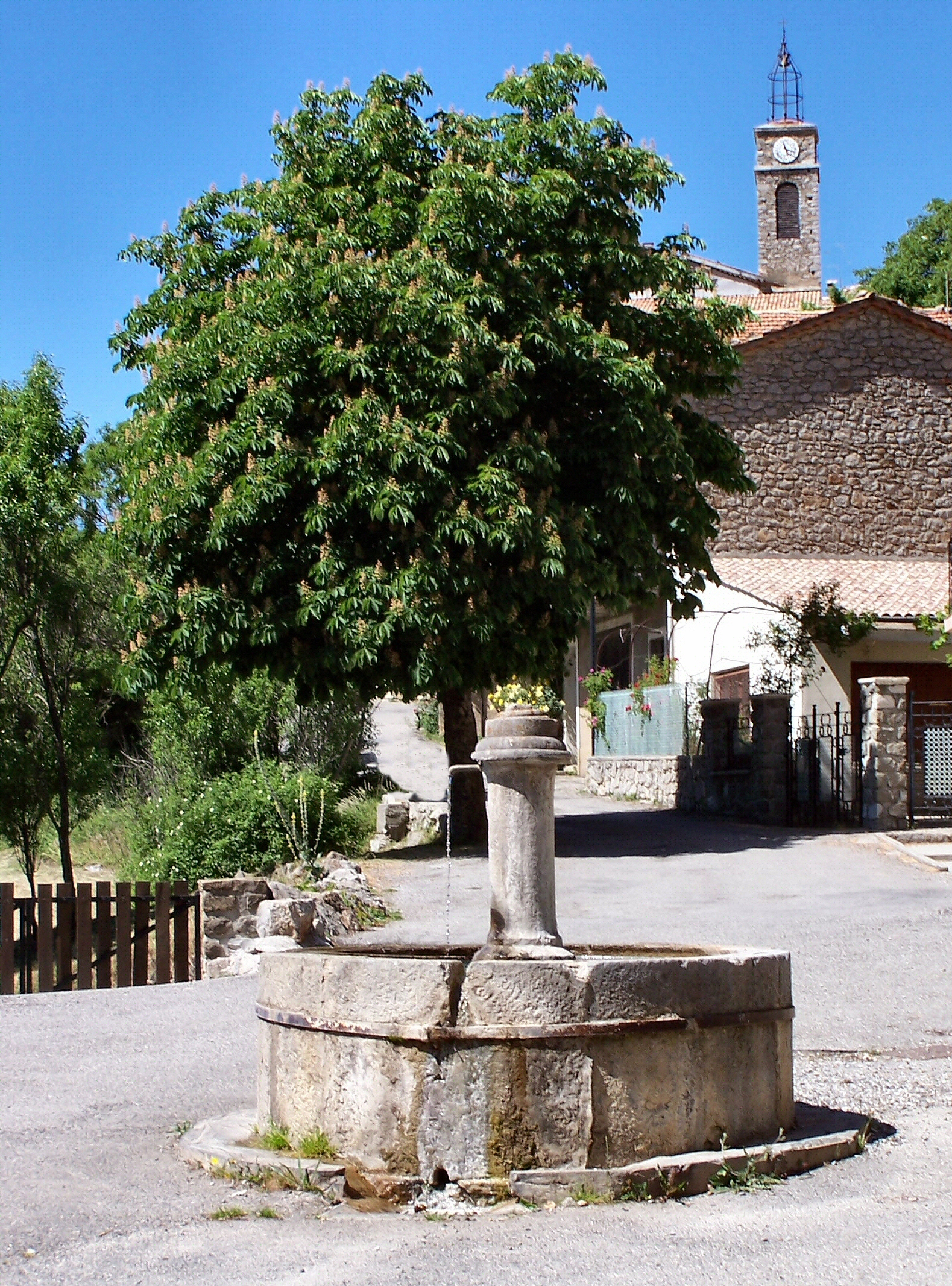 Fontaines et lavoirs de Provence