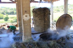 Distillation de la lavande à Valensole